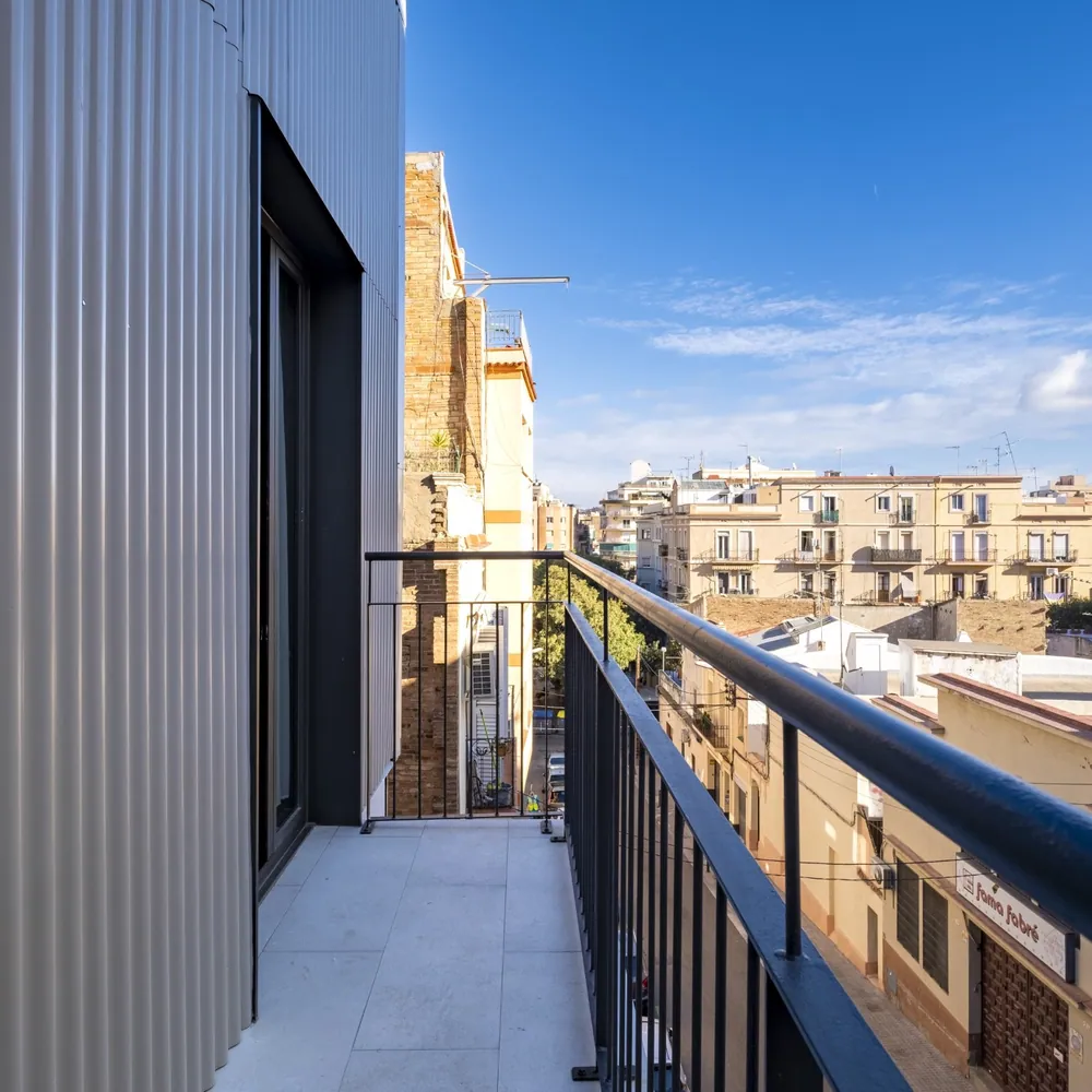 Rehabilitación de edificio en el Eixample de Barcelona, vista desde la pasarela de obra