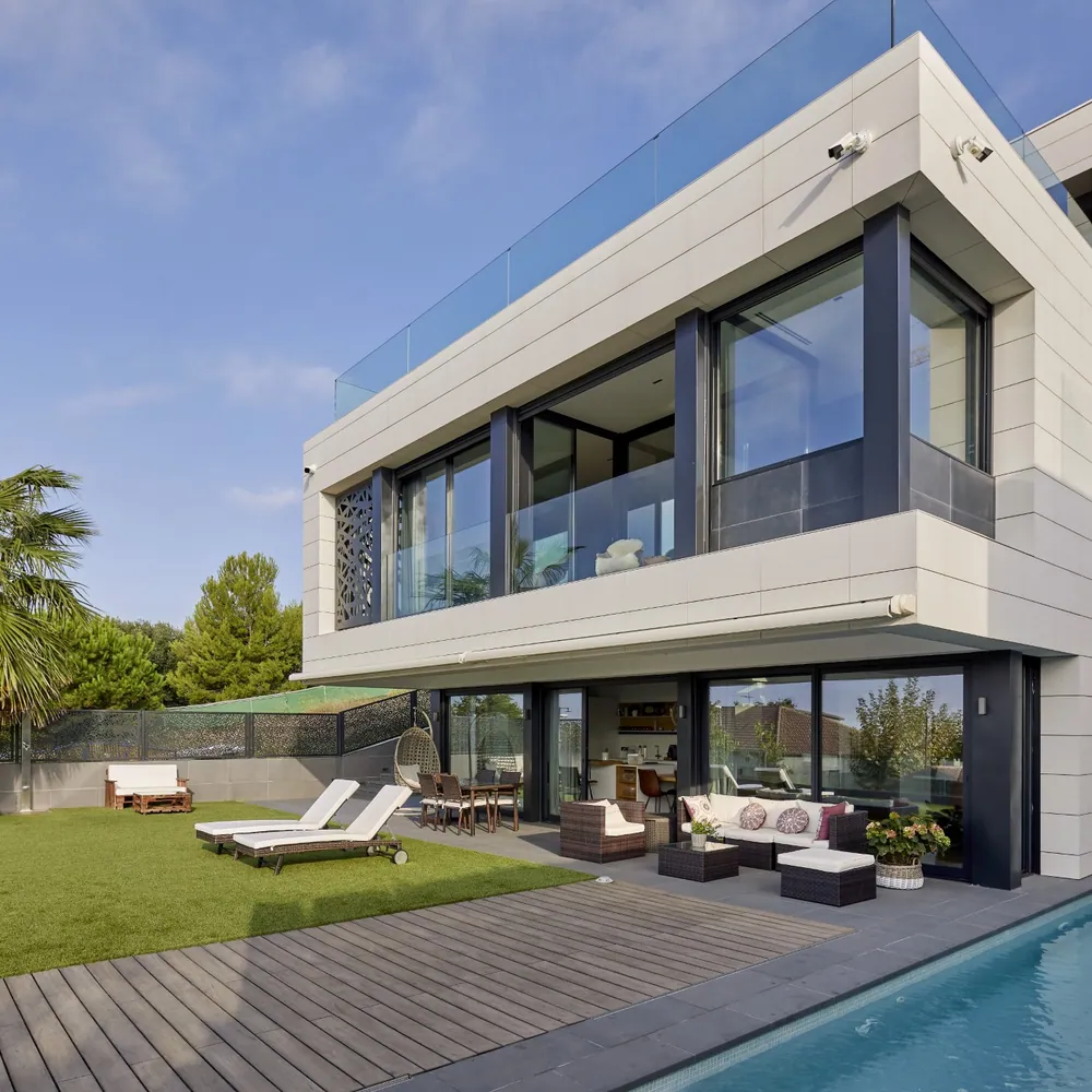 Vivienda unifamiliar de obra nueva con piscina